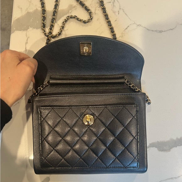 Chanel crossbody bag. Excellent condition. - Picture 2 of 5